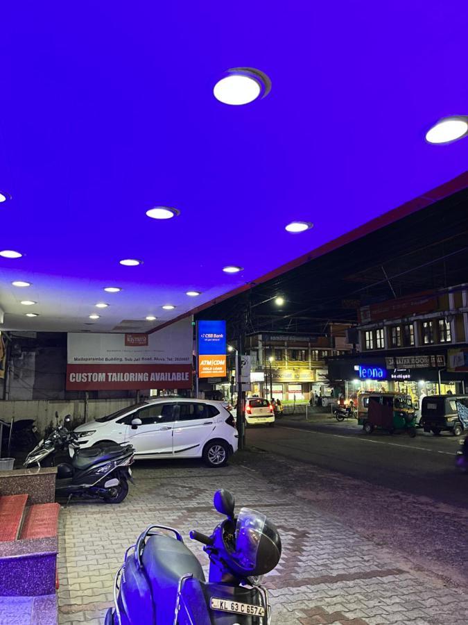 Madaparambil Residency Alwaye Exteriör bild